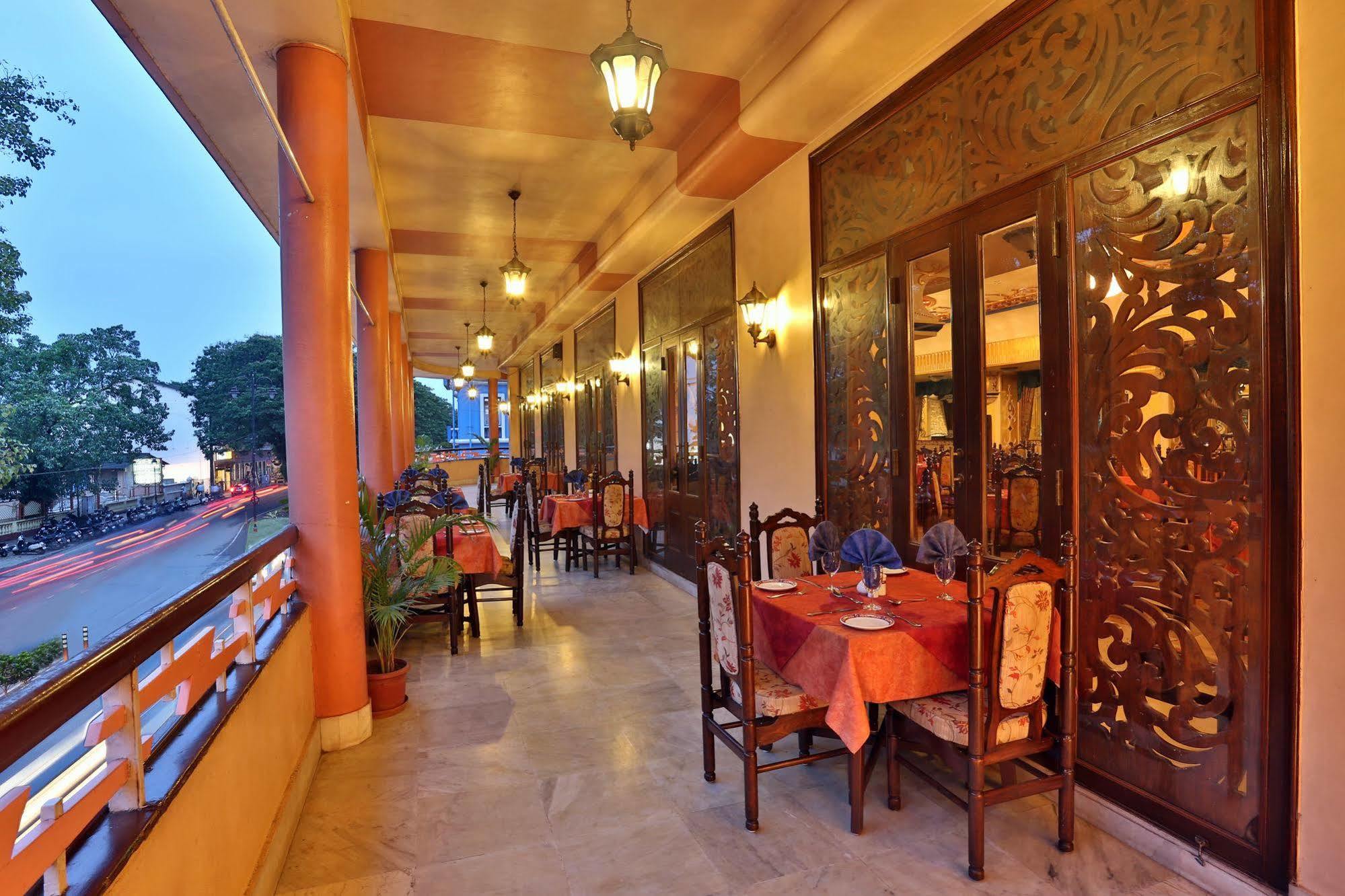 Hotel Mandovi Panaji Exterior foto
