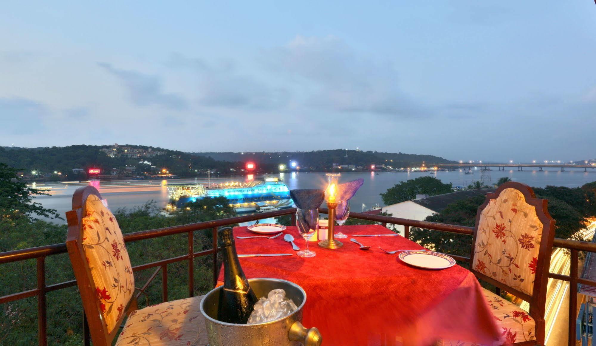 Hotel Mandovi Panaji Exterior foto
