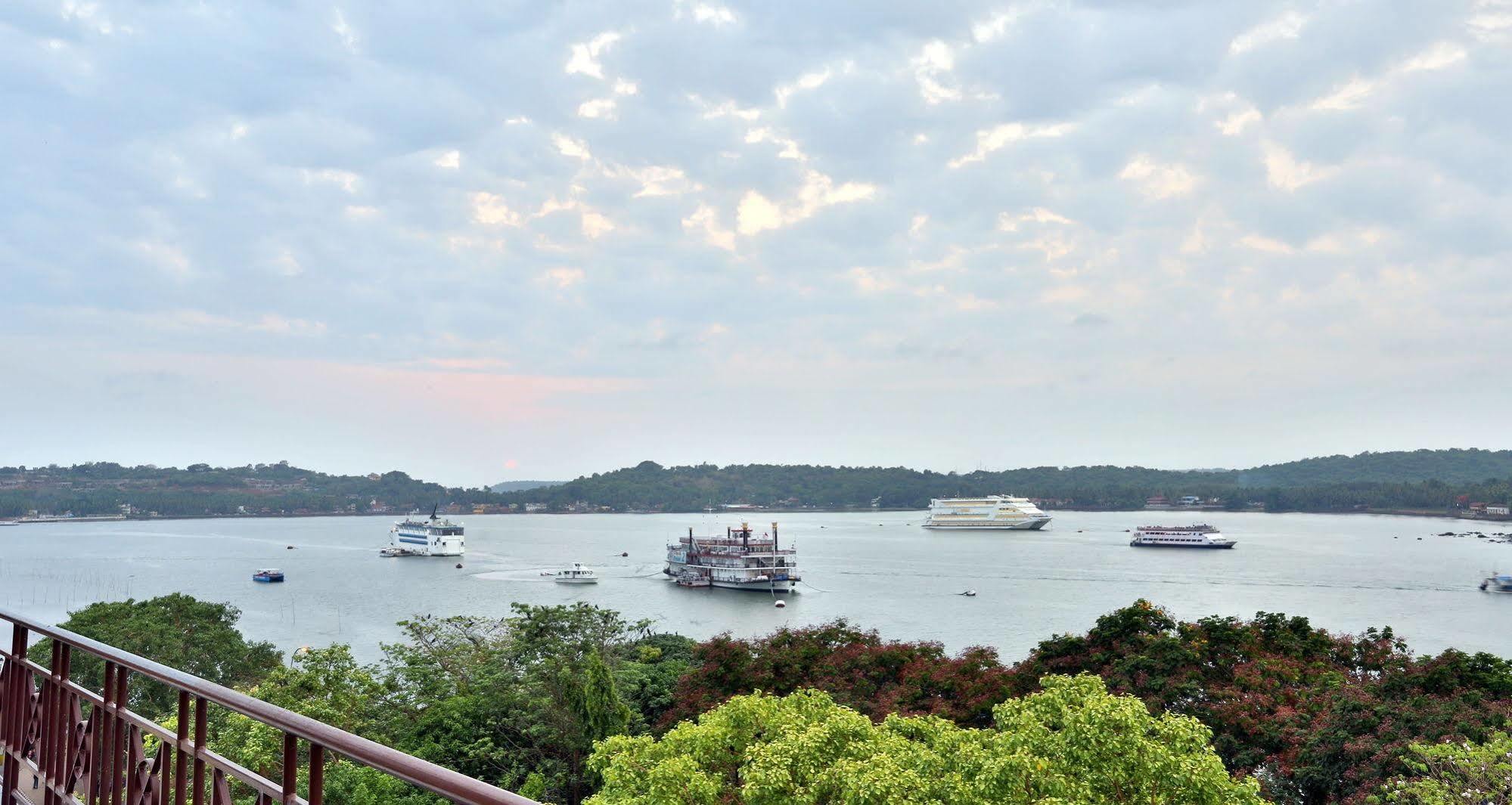 Hotel Mandovi Panaji Exterior foto